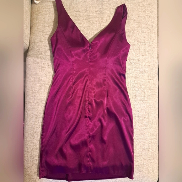 Embroidered plum Mini dress 👗 - Picture 3 of 9
